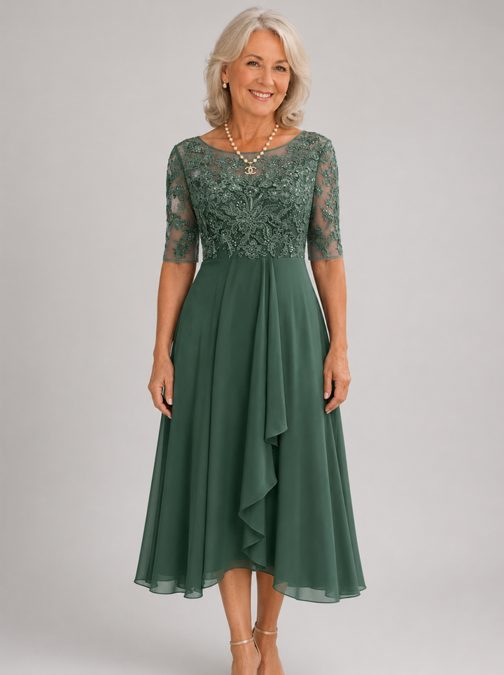 Zaria Green – The Flattering Lace Midi Dress