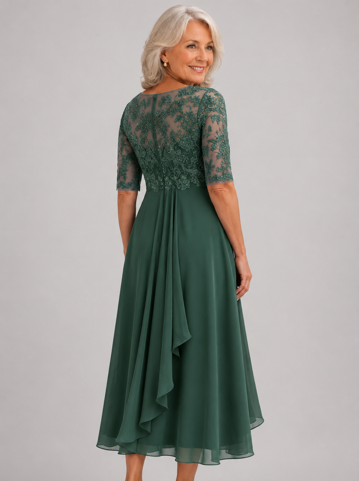 Zaria Green – The Flattering Lace Midi Dress