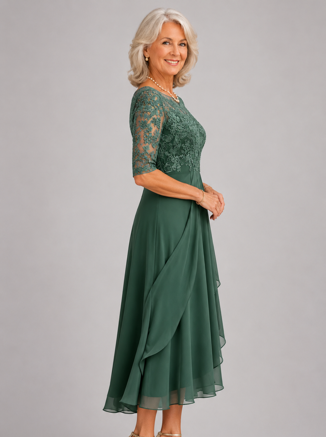 Zaria Green – The Flattering Lace Midi Dress