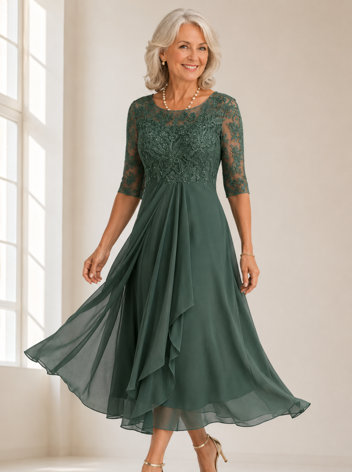 Zaria Green – The Flattering Lace Midi Dress